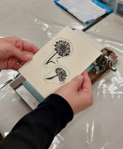 はがきサイズの版画教室～小さな版から広がる世界～